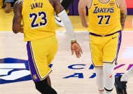 关于洛杉矶湖人迎全明星赛关键赛；赛前完成体检；气氛紧张；球队文化再被提及的信息-九游会j9